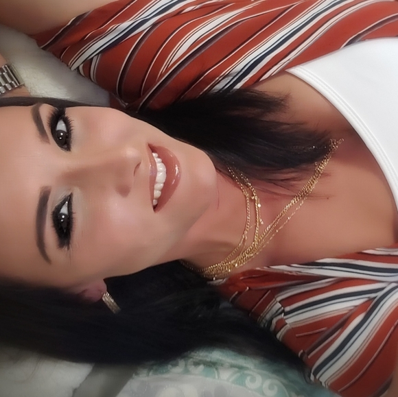 Meet your Posher, Christina - Picture 2 of 4